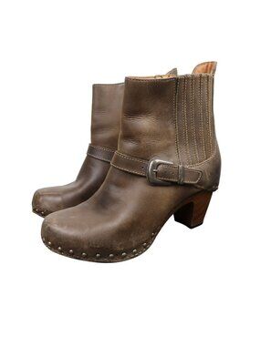 Dansko 40 US 9  Rihanna Brown Leather Ankle Boots Wooden Heels Buckle Studded